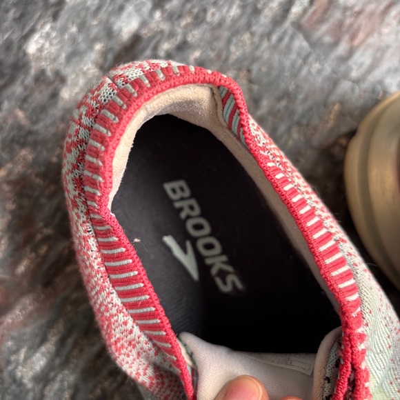 Brooks Levitate 2 Sneakers Size 8 - Picture 2 of 16